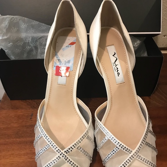 Peep toe formal shoe by nina corita style. Sz 8.5
Wedding pumps - Picture 2 of 8